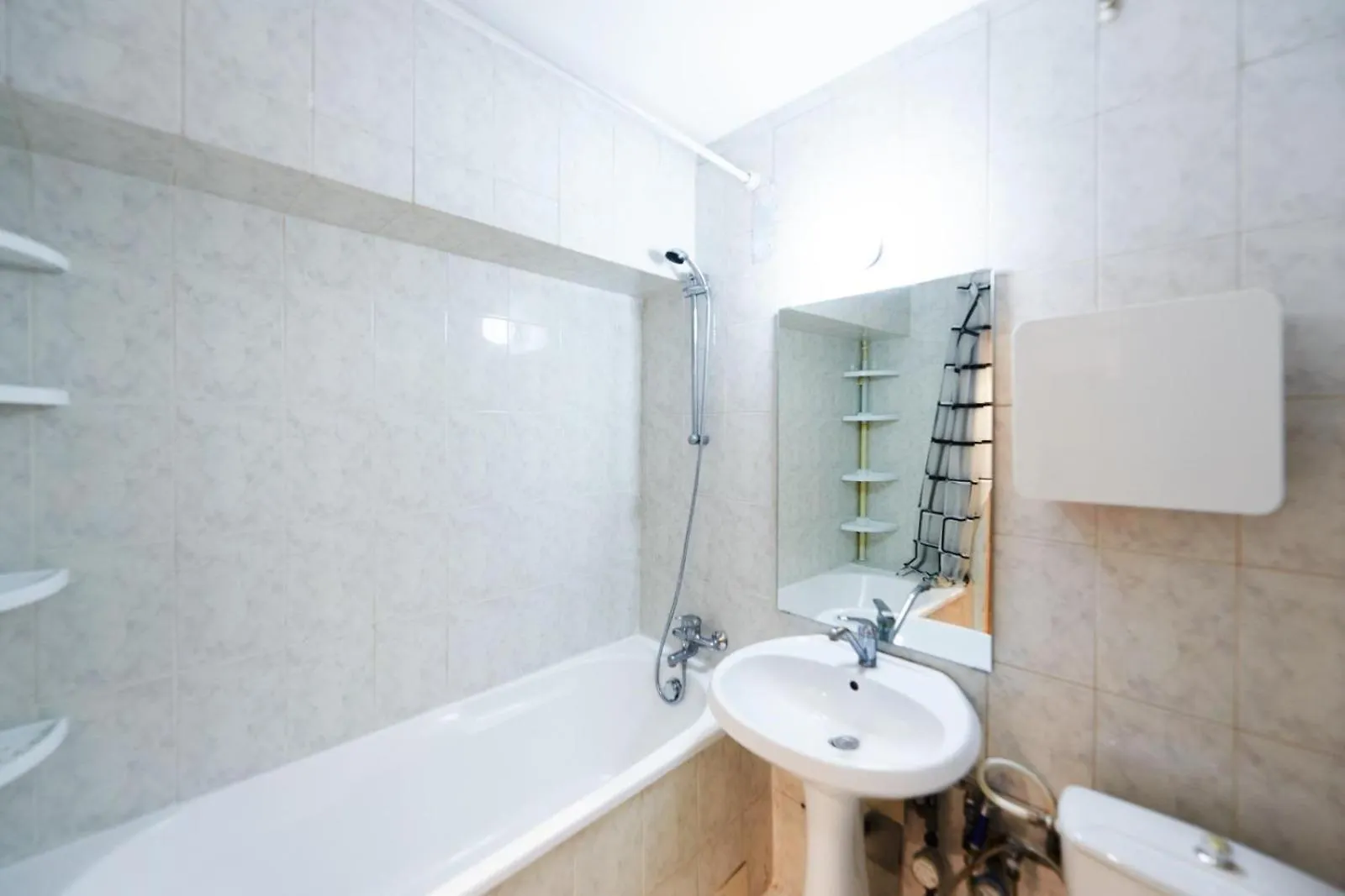 Lazynest - Central 2Br Apt Near Piata Alba Iulia Bucharest Apartment