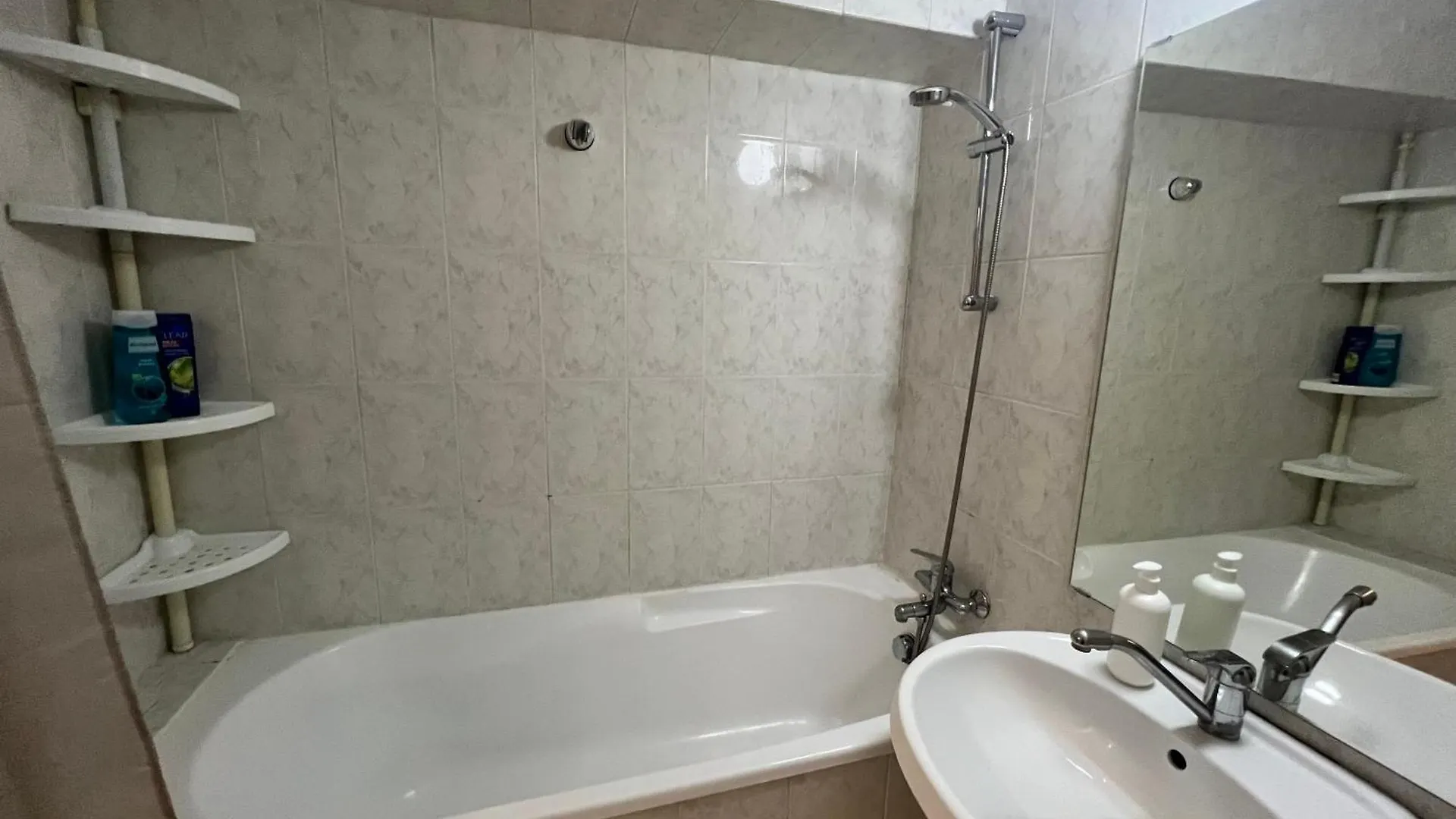 Apartment Lazynest - Central 2Br Apt Near Piata Alba Iulia Bucharest