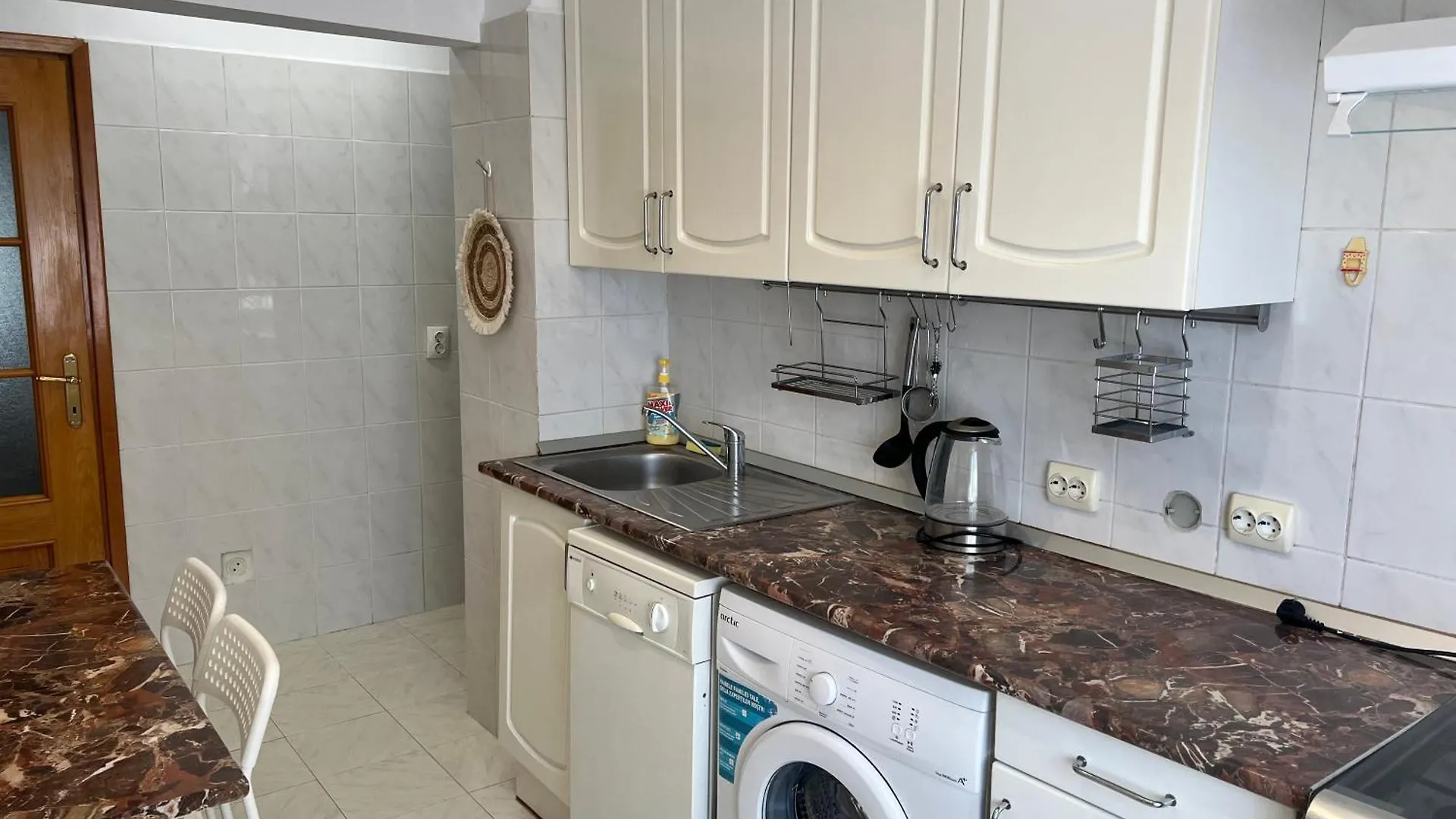 Lazynest - Central 2Br Apt Near Piata Alba Iulia Bucharest Apartment