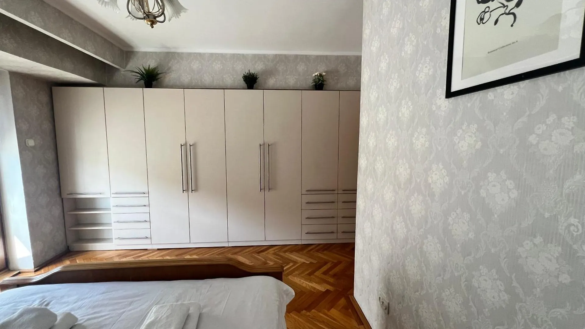 Apartment Lazynest - Central 2Br Apt Near Piata Alba Iulia Bucharest